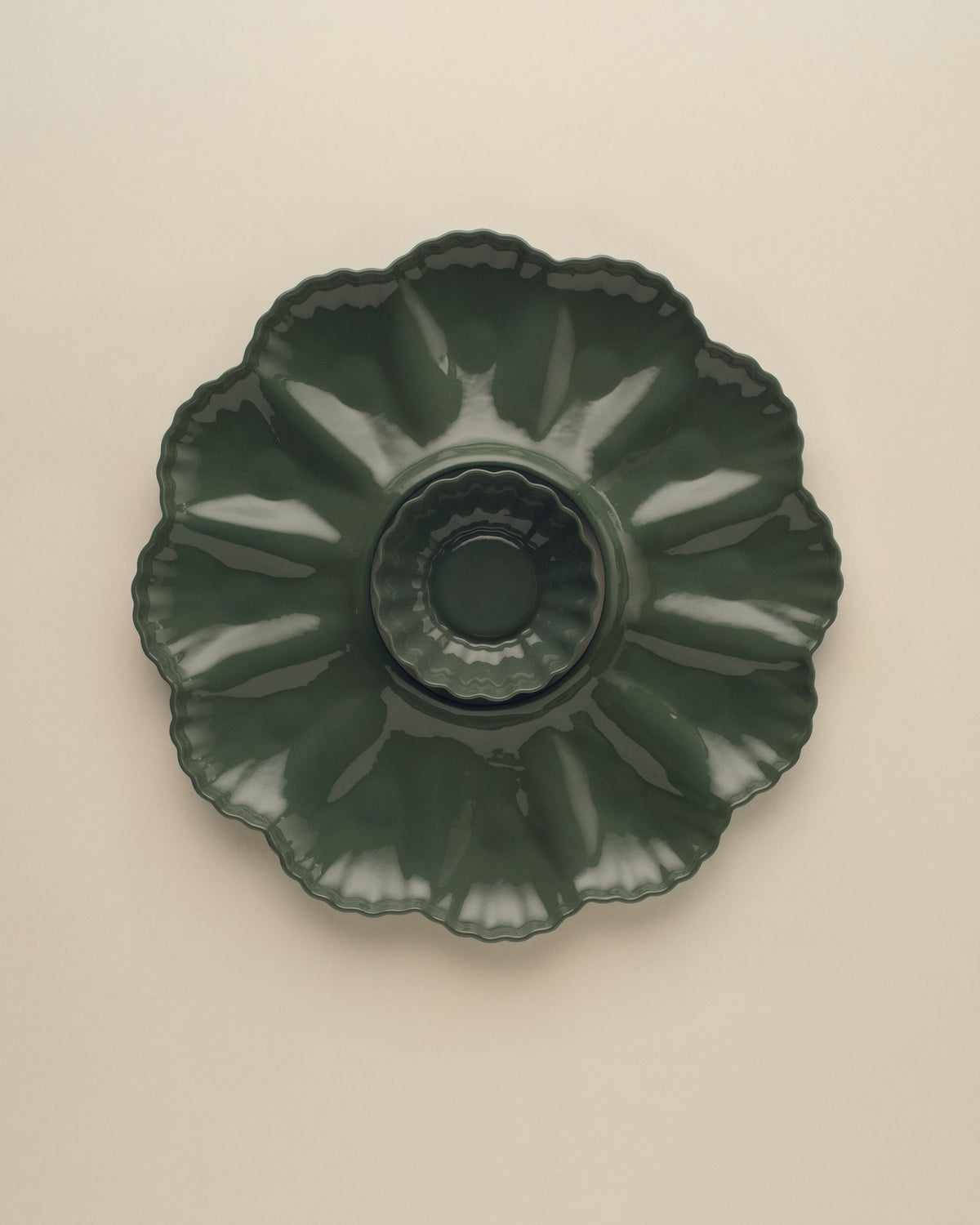 Mother of Pearl Oyster Plate, Dozen, in Dark Forest Green with the XS Fern Nesting Bowl sitting in the centre