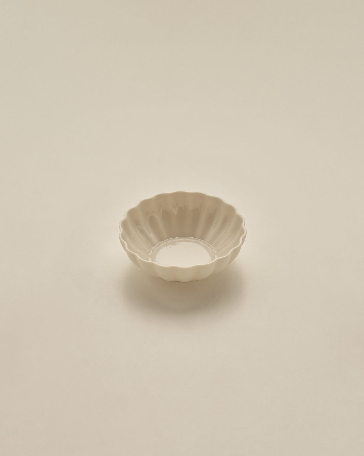 XS Fern Nesting Bowl 10cm in Natural White, made to sit in the centre of the oyster plate