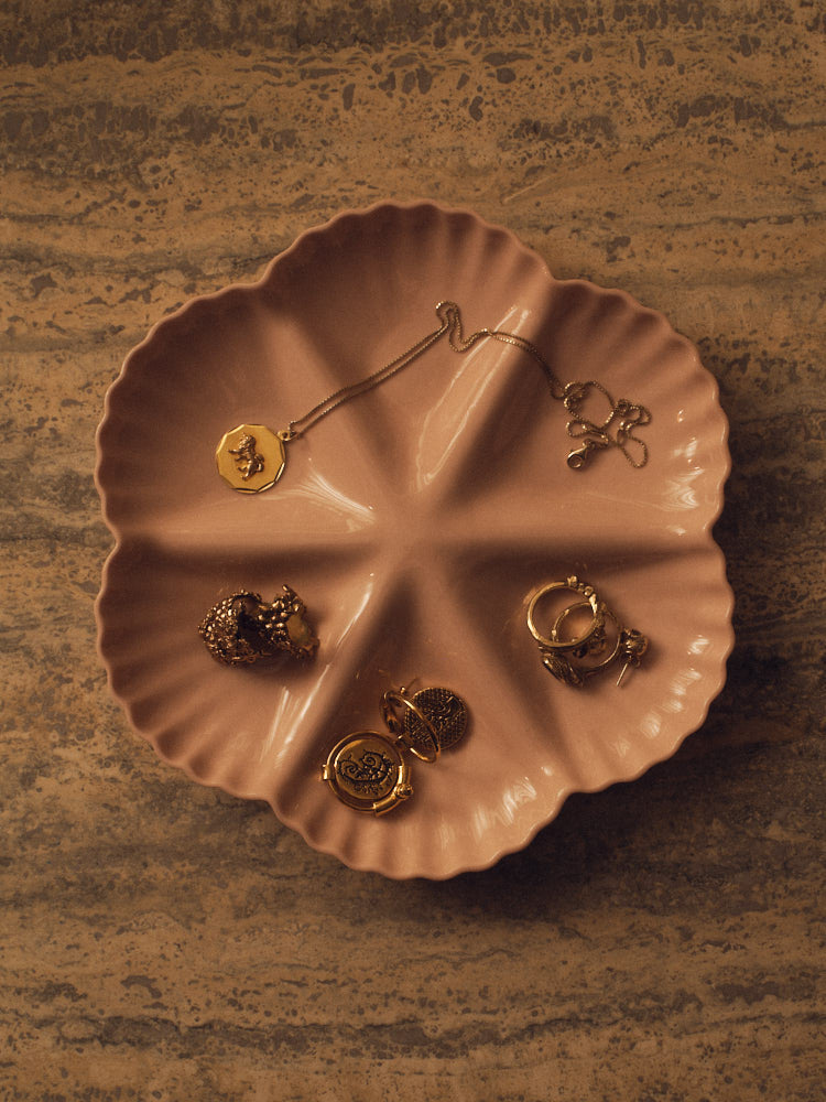 Mother of Pearl Oyster Plate, Half Dozen, in Whispery Pink with oysters. Photograph by Sarah Forgie